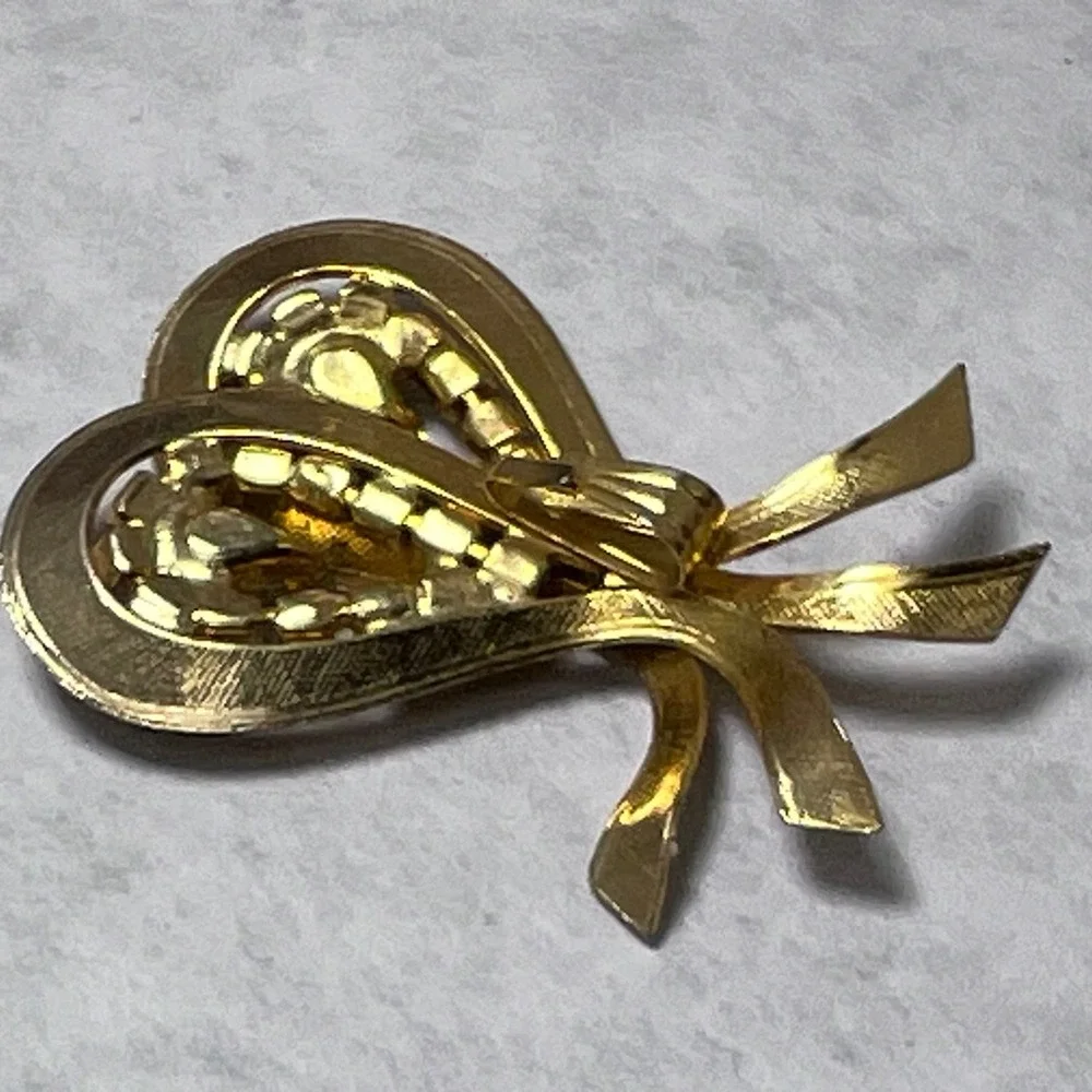 Vintage Gold Tone Heart Rhinestone Brooch Pin Dangle Rhinestones Statement